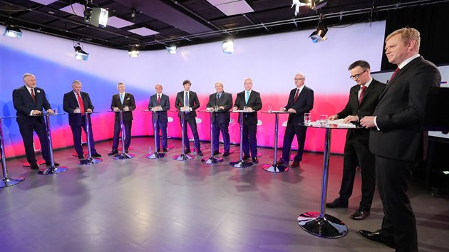Debata osmi prezidentských kandidátů, kterou pořádá ve svém studiu portál iDNES.cz. (9. ledna 2018)