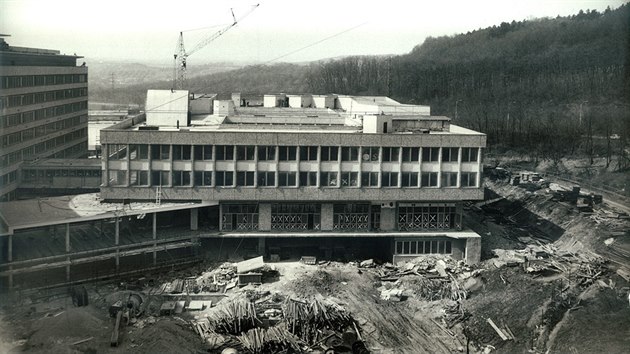 Výstavba Fakultní nemocnice v Motole