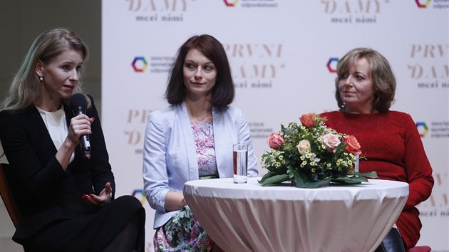 Michaela Hoej Horkov, Monika Hilerov a Klra Fischerov pi debat partnerek kandidt na Hrad
