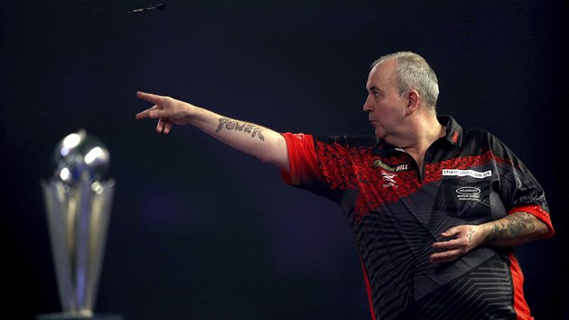 Legendrn Anglian Phil Taylor bhem svho poslednho finle na mistrovstv svta v ipkch.