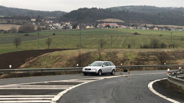 Po dopravn nehod dvou aut jeden z astnk srazil druhho idie a z msta ujel. (8.1.2018)