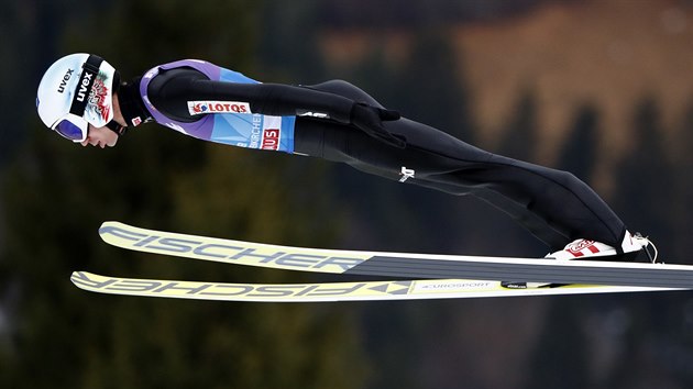 Polsk skokan na lych Kamil Stoch  v zvod Turn ty mstk v Garmisch-Partenkirchenu.