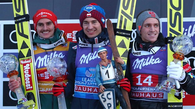 Ti nejlep skokani z Gapa. Zleva  druh Nmec Richard Freitag, vtzn Kamil Stoch z Polska a  tet Nor Anders Fannemel.