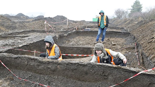 Pohled na probíhající archeologický przkum na trase posledního úseku dostavby...