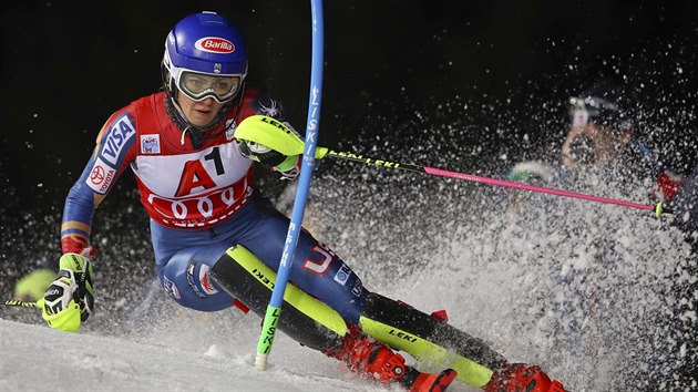 Mikaela Shiffrinov bhem slalomu ve Flachau.