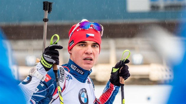 esk biatlonista Michal Krm bhem nstelu ped sprintem v Oberhofu