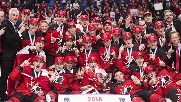 Kanadští hokejoví junioři slaví zlato na mistrovství světa.