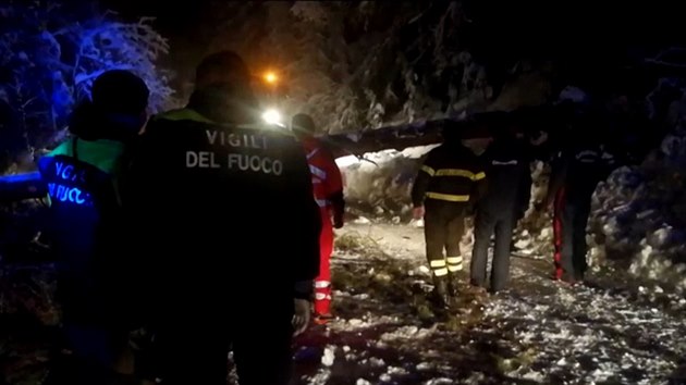 Snhov lavina v Itlii zavalila horsk hotel