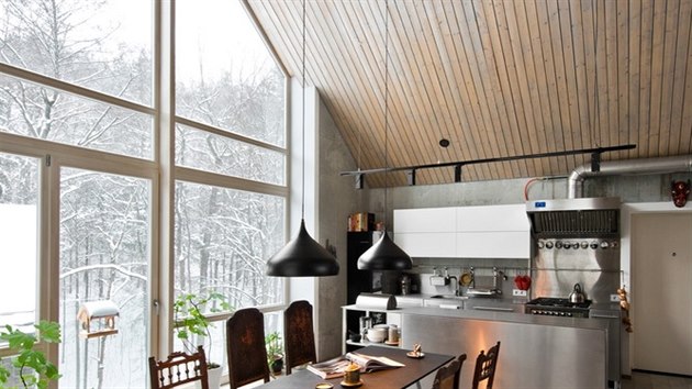 Interiéry navrhli za pomoci majitelů architekti z litevského studia Prusta. 