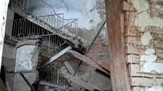V bývalém mariánskolázeňském hotelu Kavkaz se zřítila část stropu.