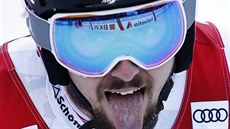 Rakouský lya Marcel Hirscher si uívá vítzství v obím slalomu v Adelbodenu