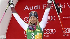 védka Frida Hansdotterová slaví druhé místo ve slalomu v závod Svtového...