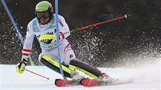 Rakuan Michael Matt svití po trati slalomu v Adelbodenu.