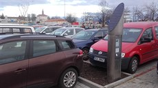 Odstavné parkovit v Jírovcov ulici v eských Budjovicích má nyní kapacitu...