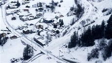 V Zermattu husté sn�ení a nebezpe�í lavin uv�znilo 13 tisíc lidí (9. ledna...