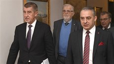 Zleva premiér Andrej Babi, prezident Svazu prmyslu a dopravy R Jaroslav...