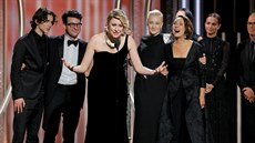 Režisérka Greta Gerwigová přebírá cenu za nejlepší komedii Lady Bird