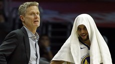 Steve Kerr zase dovedl Golden State k výhe, v pozadí jeho hvzda Stephen Curry,