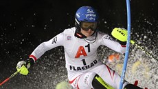 Bernadette Schildová bhem slalomu ve Flachau.