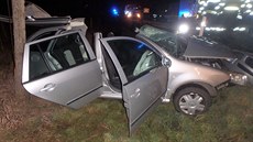 Tragická nehoda uzav�ela silnici z Hradce Králové na Jarom�� (4.1.2017).