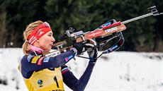 Slovenská biatlonistka Anastasia Kuzminová pi nástelu ped stíhacím závodem v...