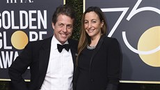 Hugh Grant a Anna Ebersteinová na Zlatých glóbech (Beverly Hills, 7. ledna 2018)
