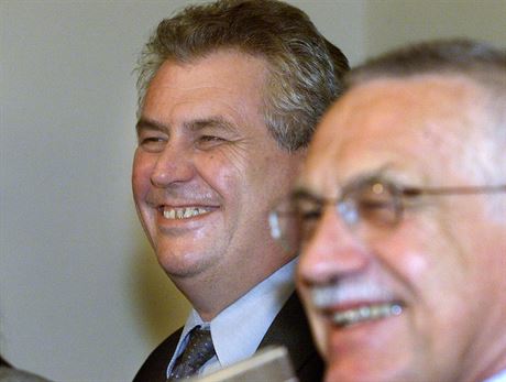 Milo Zeman a Vclav Klaus na tiskov konferenci (2001)