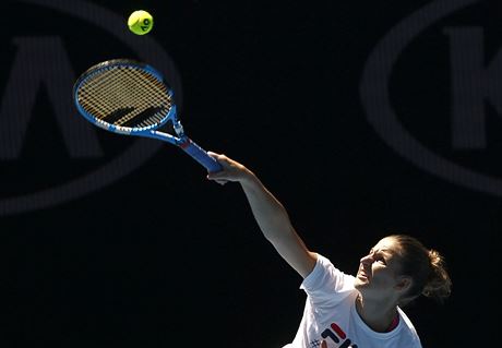 Karolna Plkov pi trninku ped Australian Open.