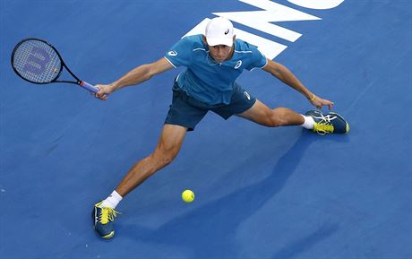 POD TLAKEM. Alex de Minaur v prvnm kole Australian Open.