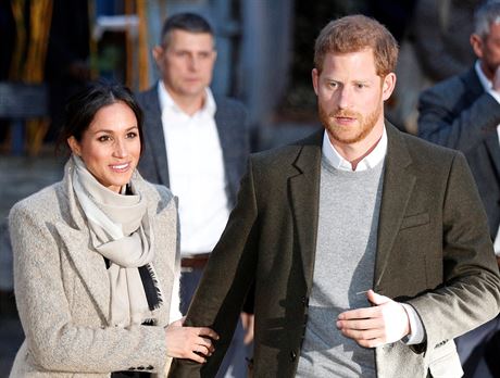 Meghan Markle a princ Harry ve tvrti Brixton na jihu britsk metropole...