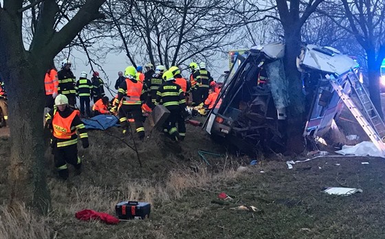 Tragická nehoda autobusu u Horomic (12. ledna 2018)