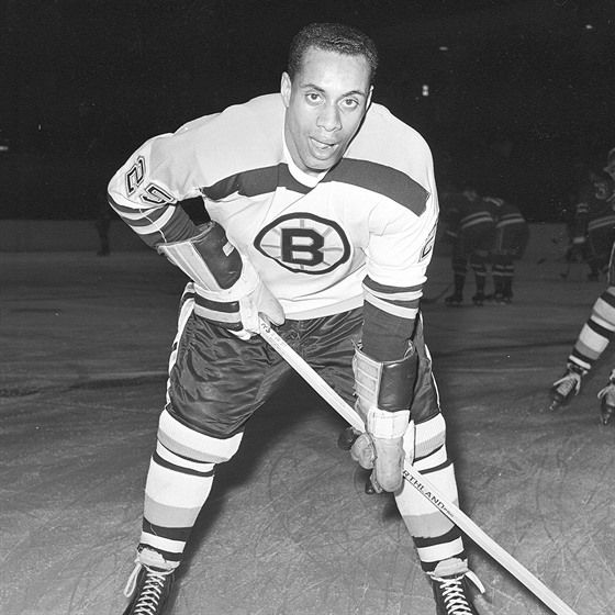 Willie O’Ree během působení v dresu Boston Bruins.