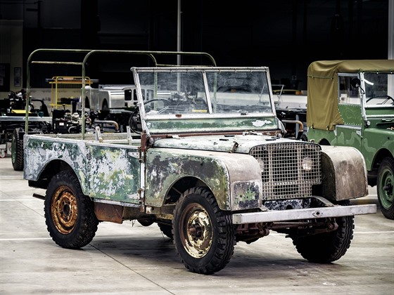 Pedprodukní prototyp Land Roveru, který automobilka pedstavila v roce 1948,...