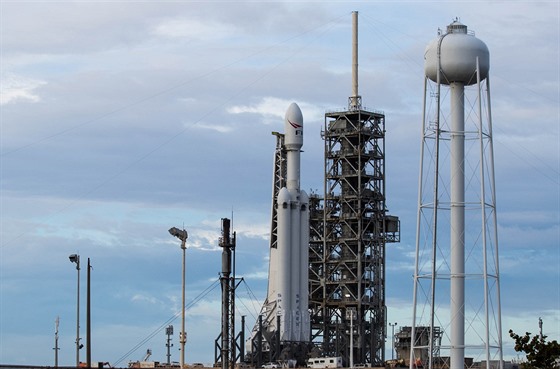 Falcon Heavy na ramp 39A na mysu Canaveral