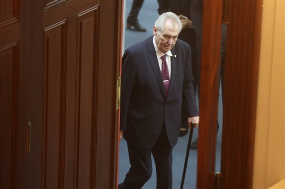 Prezident Miloš Zeman přišel na jednání Poslanecké sněmovny o důvěře vládě...