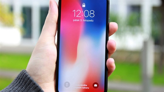 iPhone X byl v listopadu nejprodávanjí smartphonem v Británii, Japonsku i ín