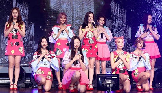 Módní trendy v Jižní Koreji udávají i populární dívčí hudební skupiny.
