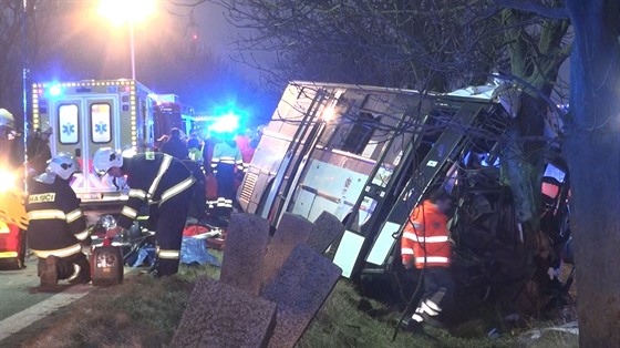 Tragická nehoda autobusu u Horoměřic