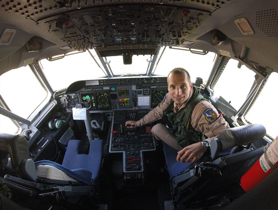 Filip Onderka v kokpitu letounu CASA C-29M Armády eské republiky