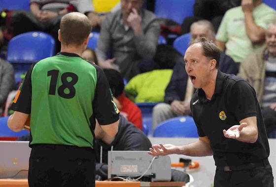 Opavský trenér Petr Czudek má výhrady k rozhodímu.