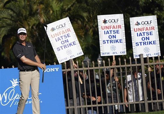 Patton Kizzire ovládl turnaj Sony Open v Honolulu. V pozadí protestují...