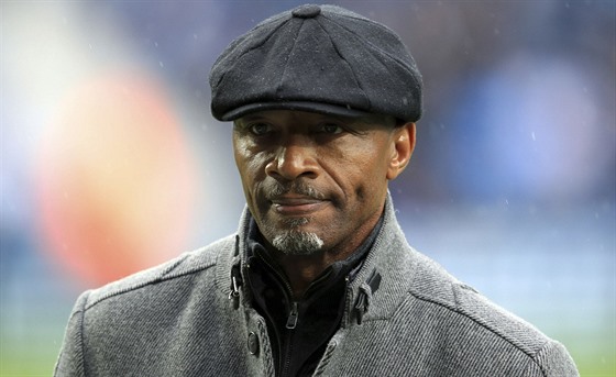 UKAZOVAL CESTU. Cyrille Regis mnil zavedené poádky v anglickém fotbalu, prolapával cestu hrám erné pleti. V nedli zemel. 