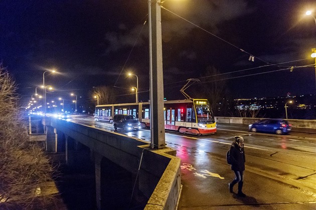 Praha zastavila provoz na dvou mostech. Jsou v havarijním stavu i kvůli mrazu