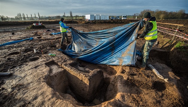 Pod dálnicí se ukrývaly pravěké nástroje i kostry krav, ukáže je archeopark