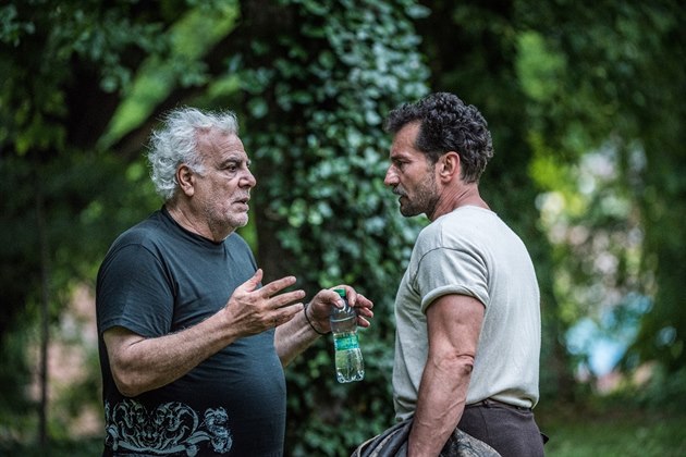 Reisér filmu Mj strýek Archimedes George Agathonikiadis s pedstavitelem...