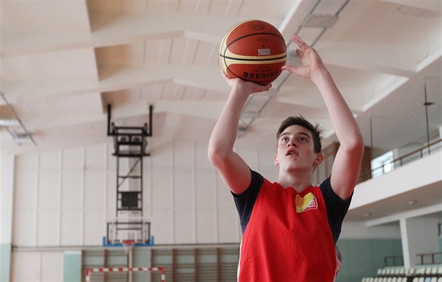 Nejvtím koníkem trnáctiletého jihlavského rodáka Matje Dáni je basketbal....