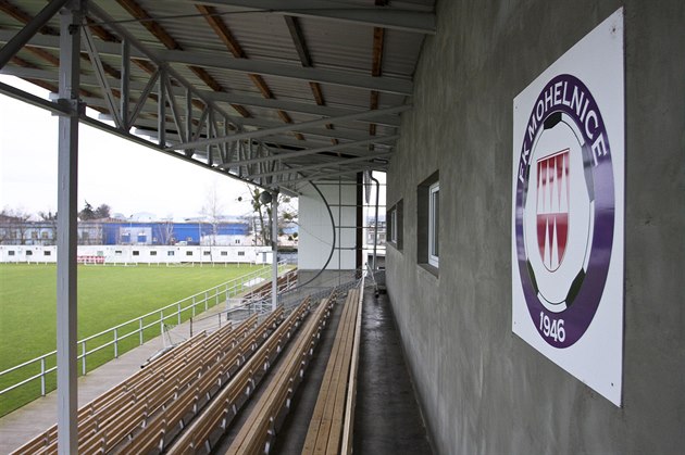 Pohled na tribunu stadionu fotbalového klubu FK Mohelnice.