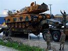 Turecké jednotky v provincii Hatay na pomezí Turecka a Sýrie (17. ledna 2018)