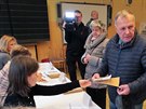 V Karlovch Varech odstartovalo historicky prvn referendum, lid rozhoduj o...