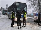 Sníh komplikoval dopravu na silnicích v Karlovarském kraji.